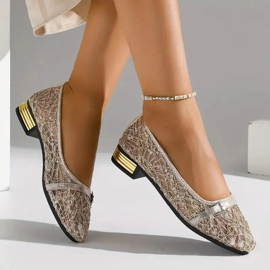 Patogūs Moteriški batai su auksiniu kulniuku – kasdieniam komfortui
