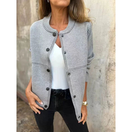 Moteriškas stilingas megztinis su sagomis