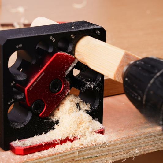 Reguliuojamas frezavimo komplektas apvaliems mediniams strypams