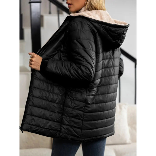 Moteriška prailginta striukė su šiltu kailiuku viduje