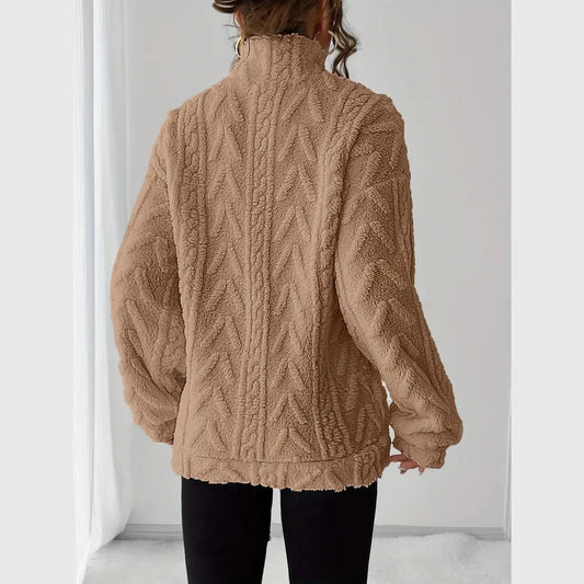 Moteriškas pūkuotas megztinis su užtrauktuku