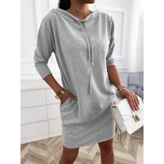 Suknelė su gobtuvu ir kišenėmis