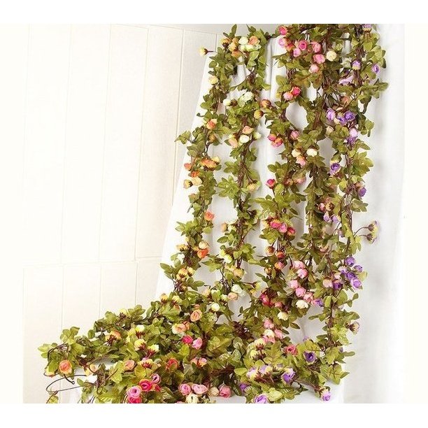 Nuostabaus grožio gėlių girlianda