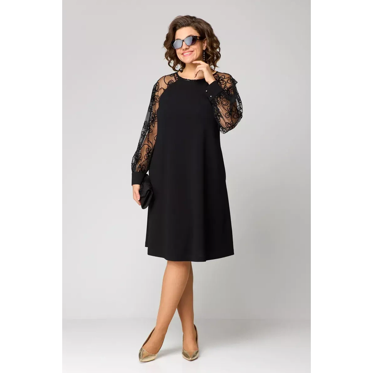 Klasikinė juoda suknelė moterims