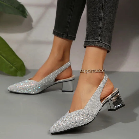 Moteriškos basutės su dirželiu ir žėrinčiomis detalėmis