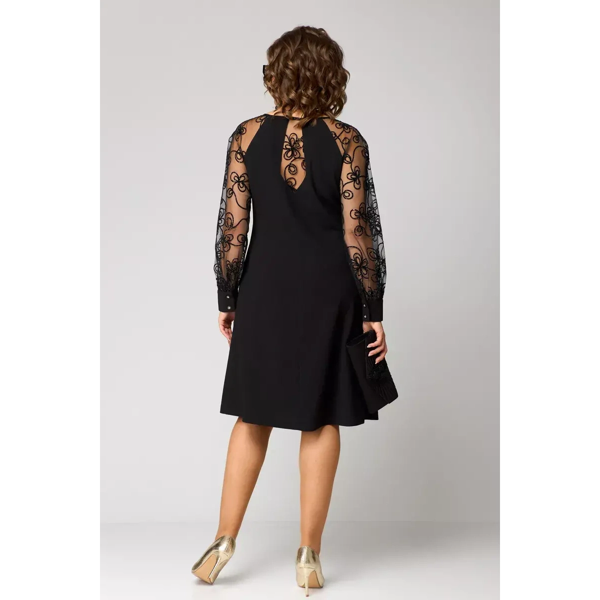 Klasikinė juoda suknelė moterims