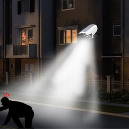 Guardio™ | LED šviestuvas su kameros imitacija ir judesio davikliu