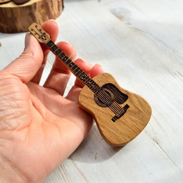 Lietuviškas suvenyras – Gitaros Mediatorių dėžutė