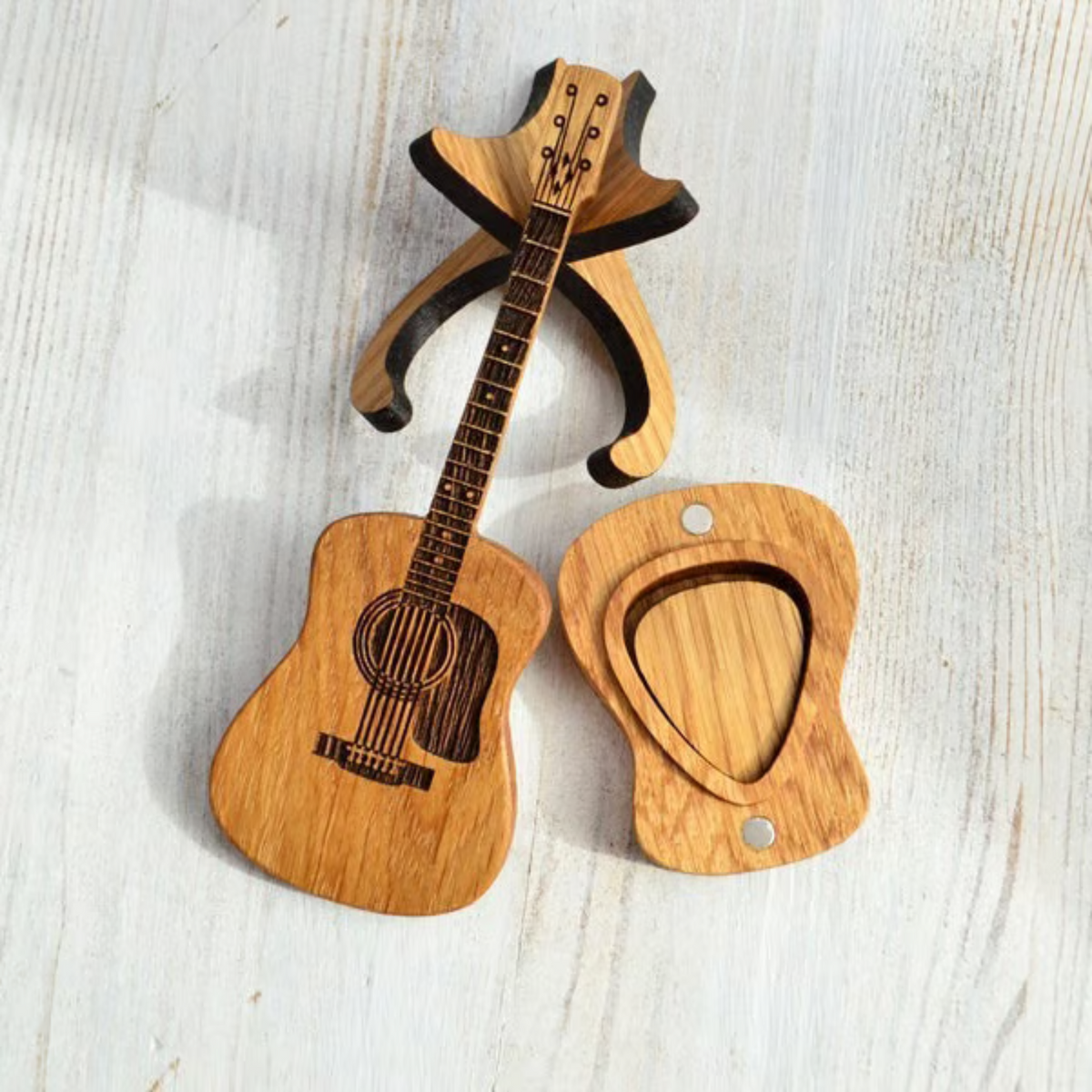 Lietuviškas suvenyras – Gitaros Mediatorių dėžutė