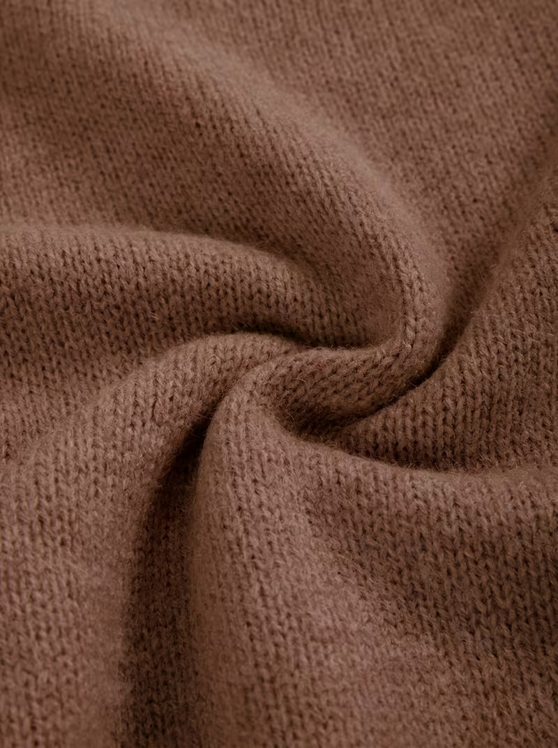 Laisvas megztas moteriškas džemperis su gobtuvu