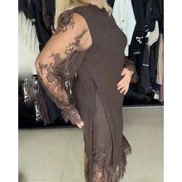 Elegantiška moteriška suknelė su nėrinių detalėmis