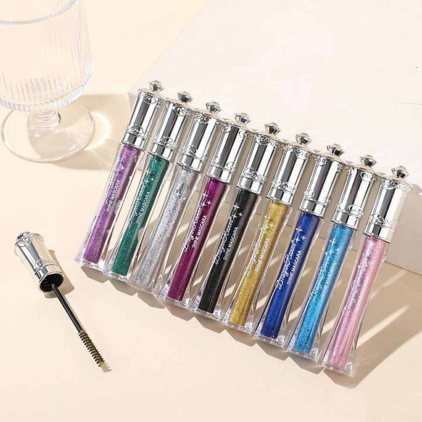 Vandeniui atsparus blizgus tušas blakstienoms