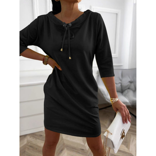 Suknelė su gobtuvu ir kišenėmis