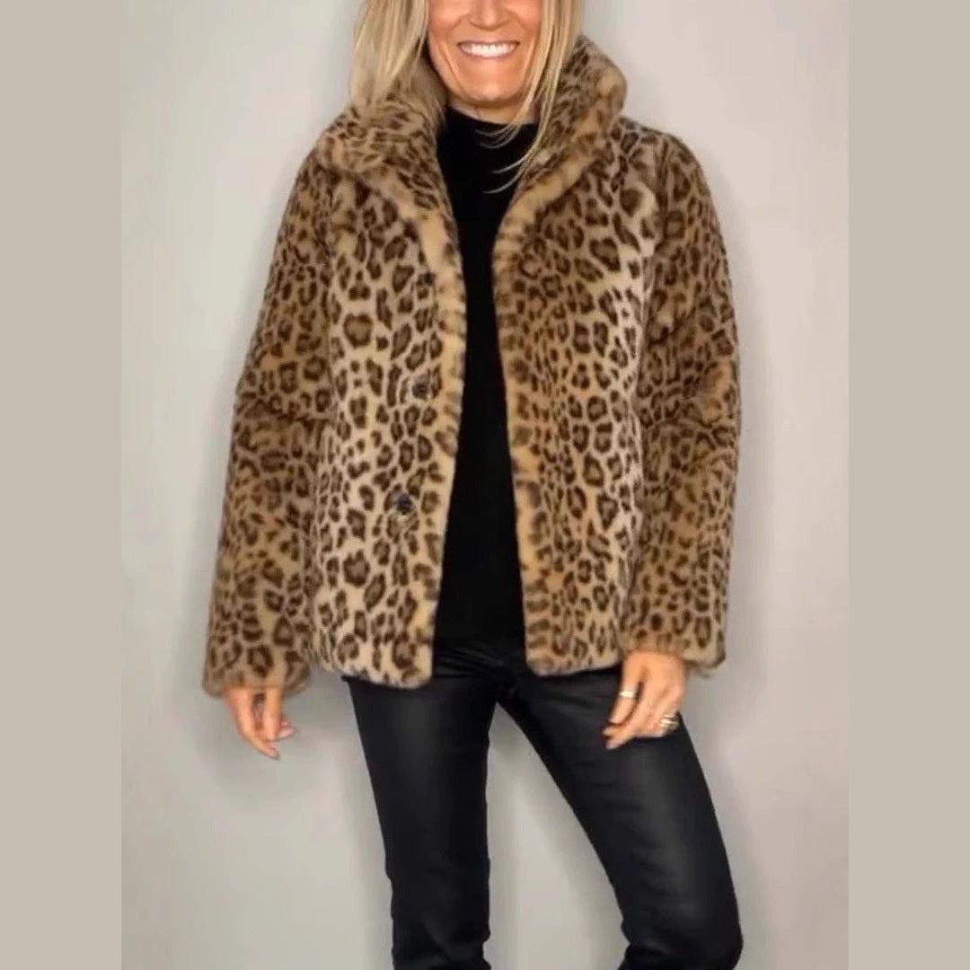 Moteriškas leopardinis kailinis paltas
