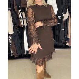 Elegantiška moteriška suknelė su nėrinių detalėmis