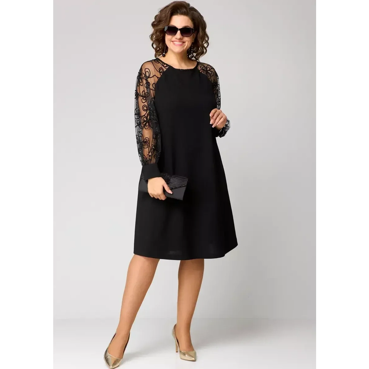 Klasikinė juoda suknelė moterims