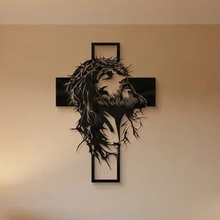 Rankų darbo stiliaus metalo dekoracija – kryžius ir Jėzaus siluetas jūsų erdvei