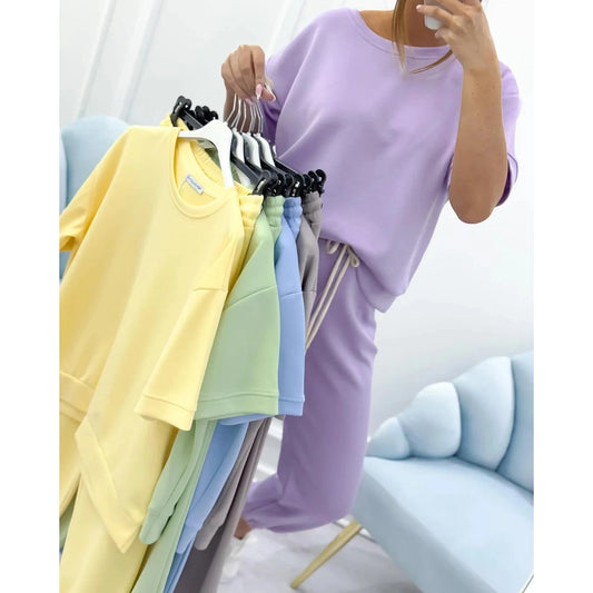 Moteriškas patogus dviejų dalių kostiumėlis